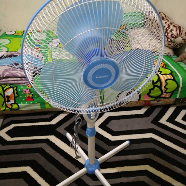 Kipas Angin Berdiri / Stand Fan Miyako KAS 1618B [16 Inch]