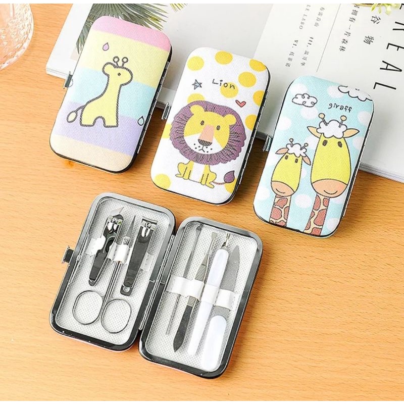 Manicure Set 7 in 1 Gunting Kuku Pinset Korek Kuping Nail File Motif Gambar Lucu