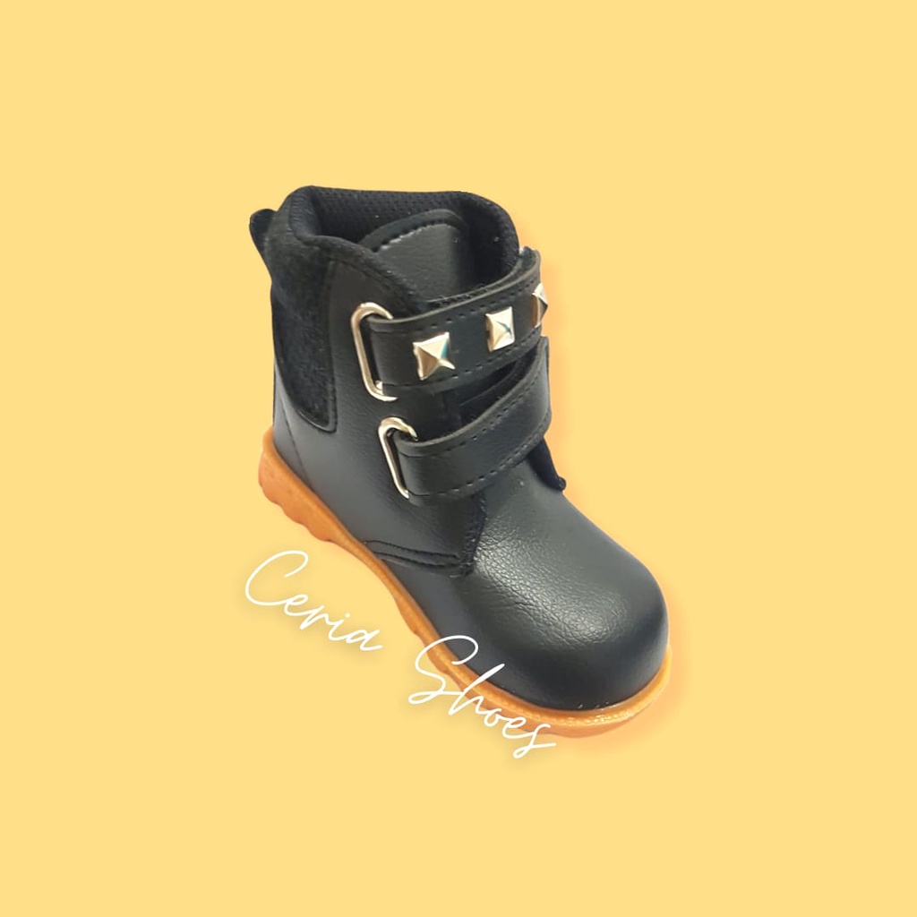 Sepatu Boots Anak Laki Laki Madelon Anti Slip Bahan Empuk Tebal Bots Cowo