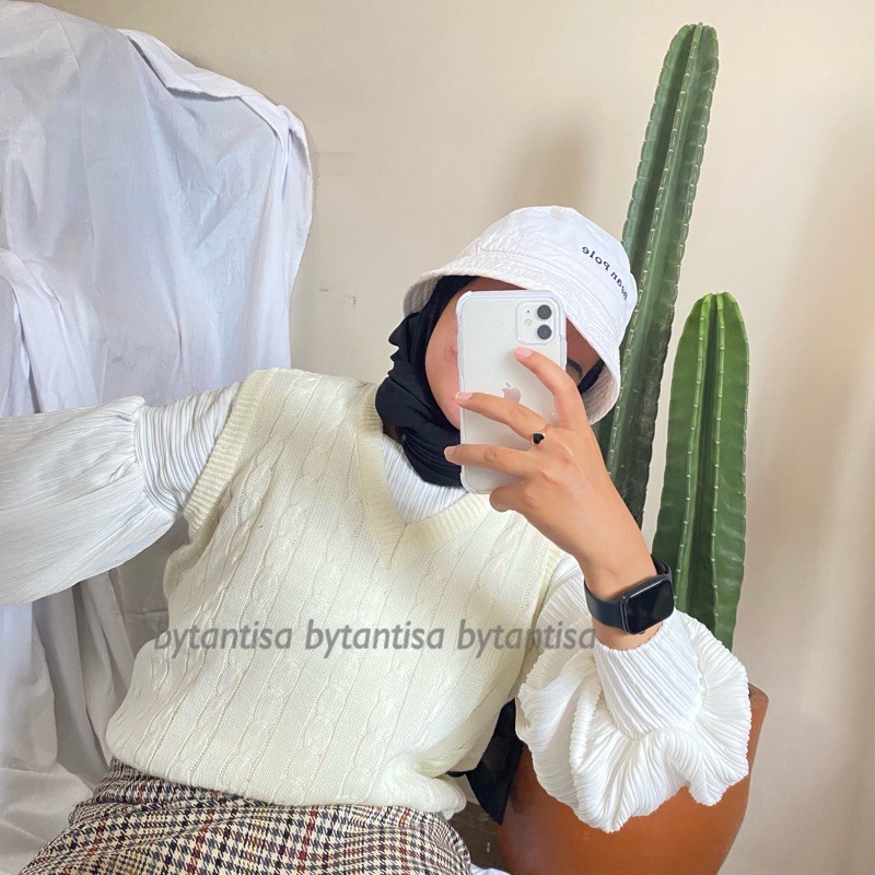 Vest Rajut Delmi | Rompi Rajut V Neck-BW Vest