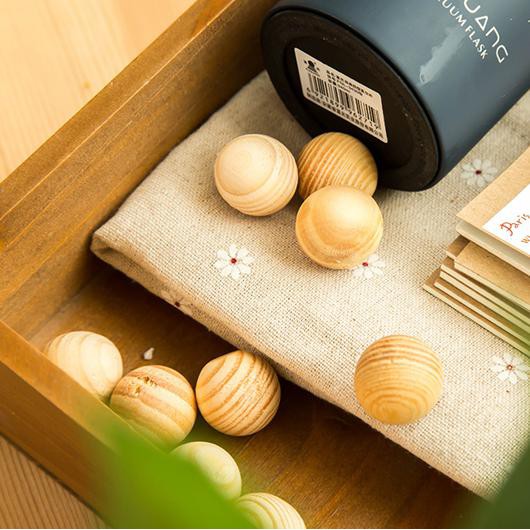 MothBall Sandalwood Lemari Rumah Tangga Anti Serangga Tungau Bola Kayu