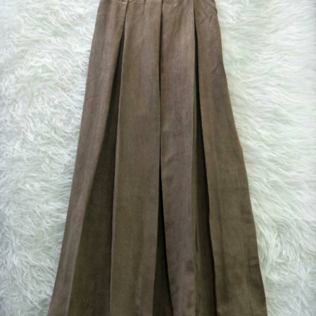 Rok rempel bahan suede amn