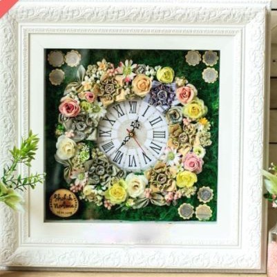 FIGURA MOTIF PUTIH MAHAR BUNGA JAM