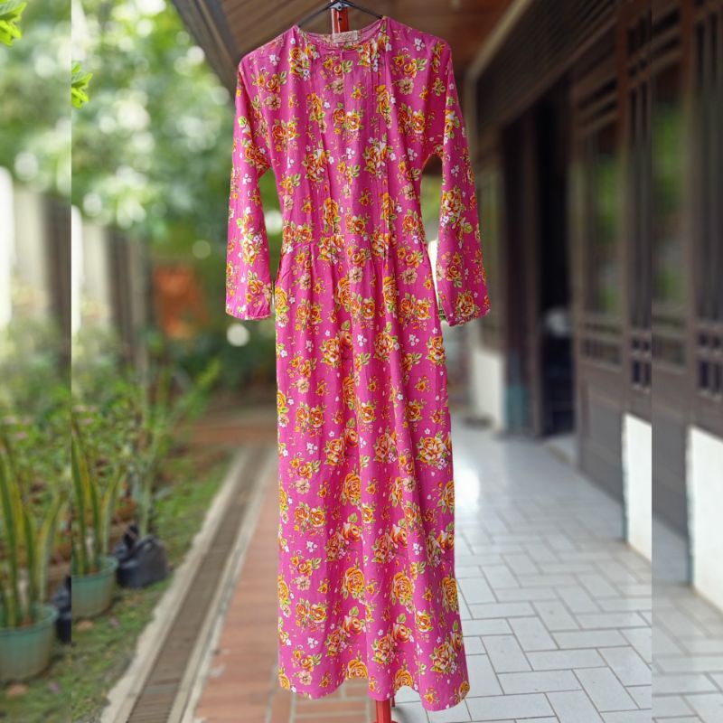Gamis Panjang Warna Pink Motif Bunga