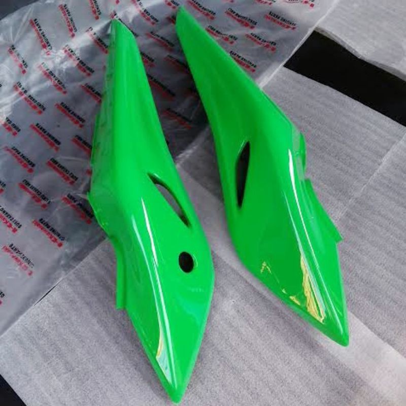 Cover Body Belakang Ninja 150 RR New Hijau SE Anniversary 1 Set Samping Kanan Kiri Original Kawasaki