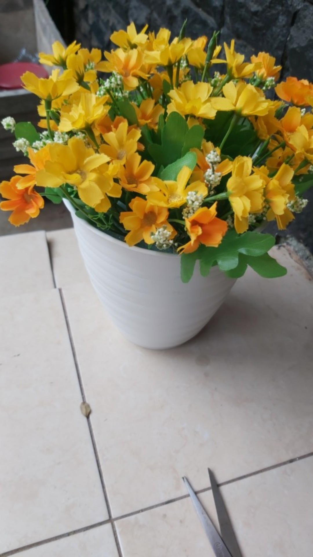 Ariani1318 Set Bunga Plastik Krisan C28 Dengan Pot Plastik Tawon D15