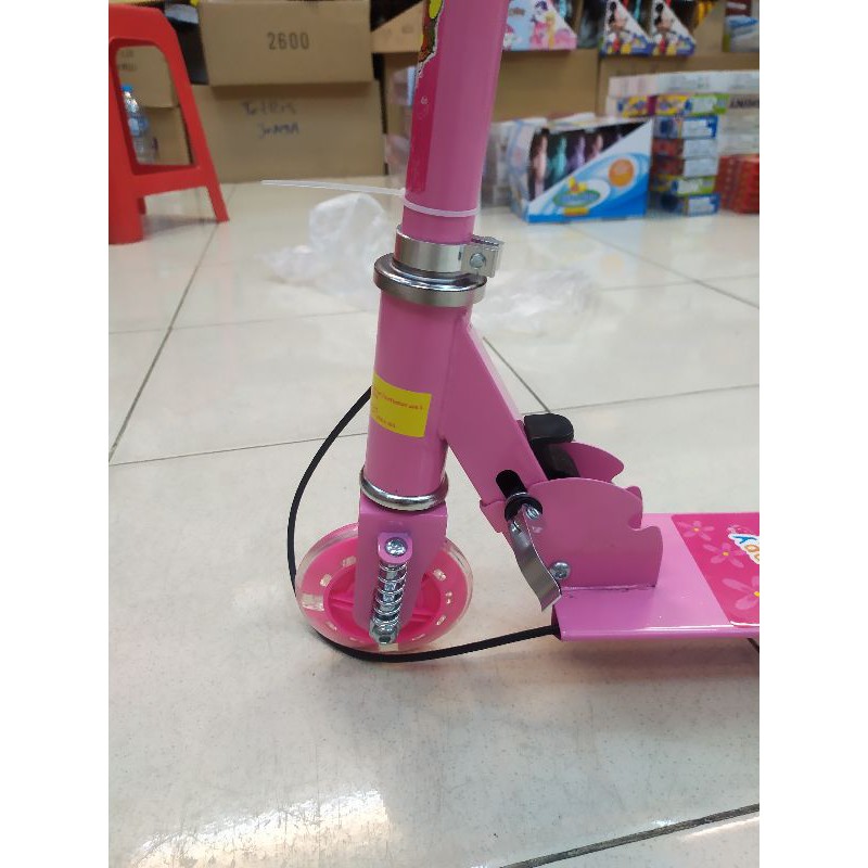 Skuter Anak Scooter Karakter Hello Kitty Frozen Spiderman Doraemon ada Rem Lampu Bel Mainan Otoped