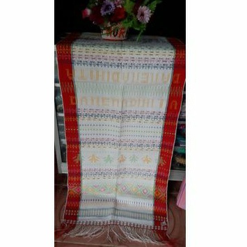 ULOS SADUM WARNA CREAM SISI MERAH