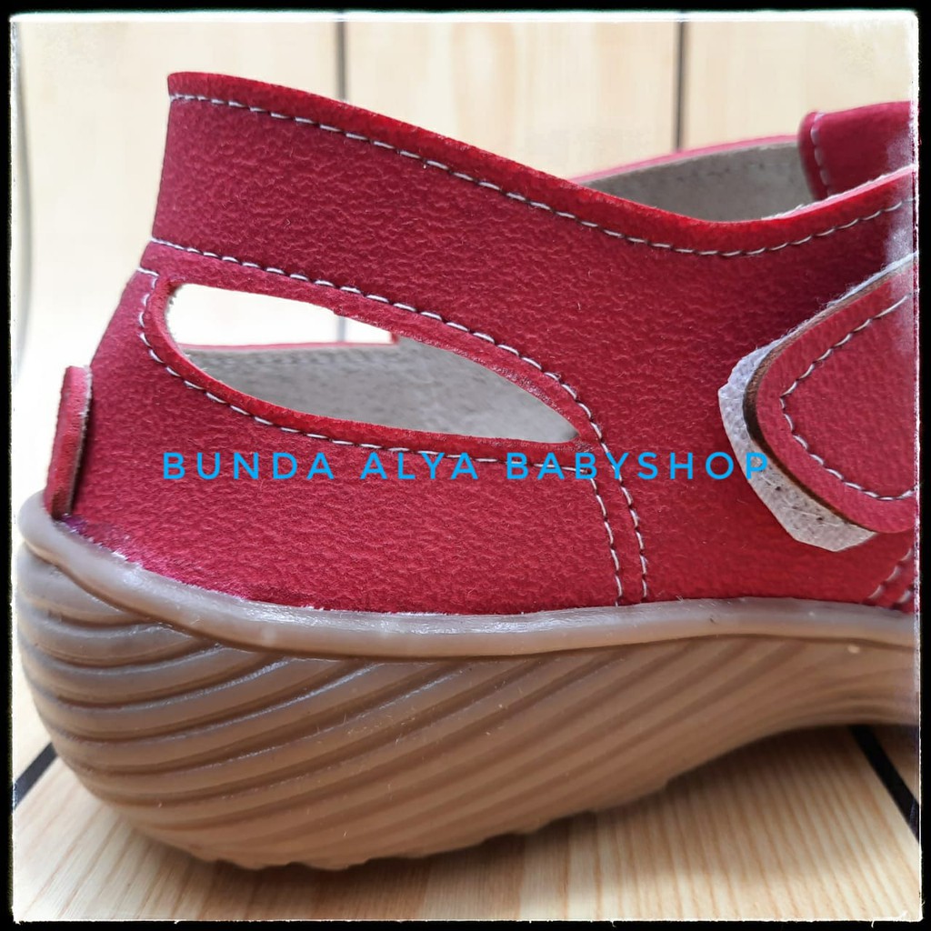 Sepatu Wanita Dewasa Merah Casual- Sepatu Kerja Wanita - Sepatu Semi Formal - Sepatu Wanita Slip On