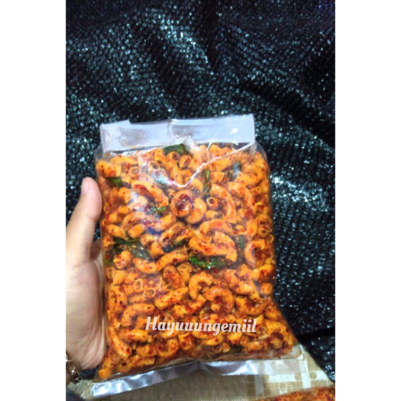 

Hayuuungemiil- MAKARONI PEDAS EXTRA DAUN JERUK/MAKARONI KUNING 250GR/Cemilan Pedas/Makanan Ringan