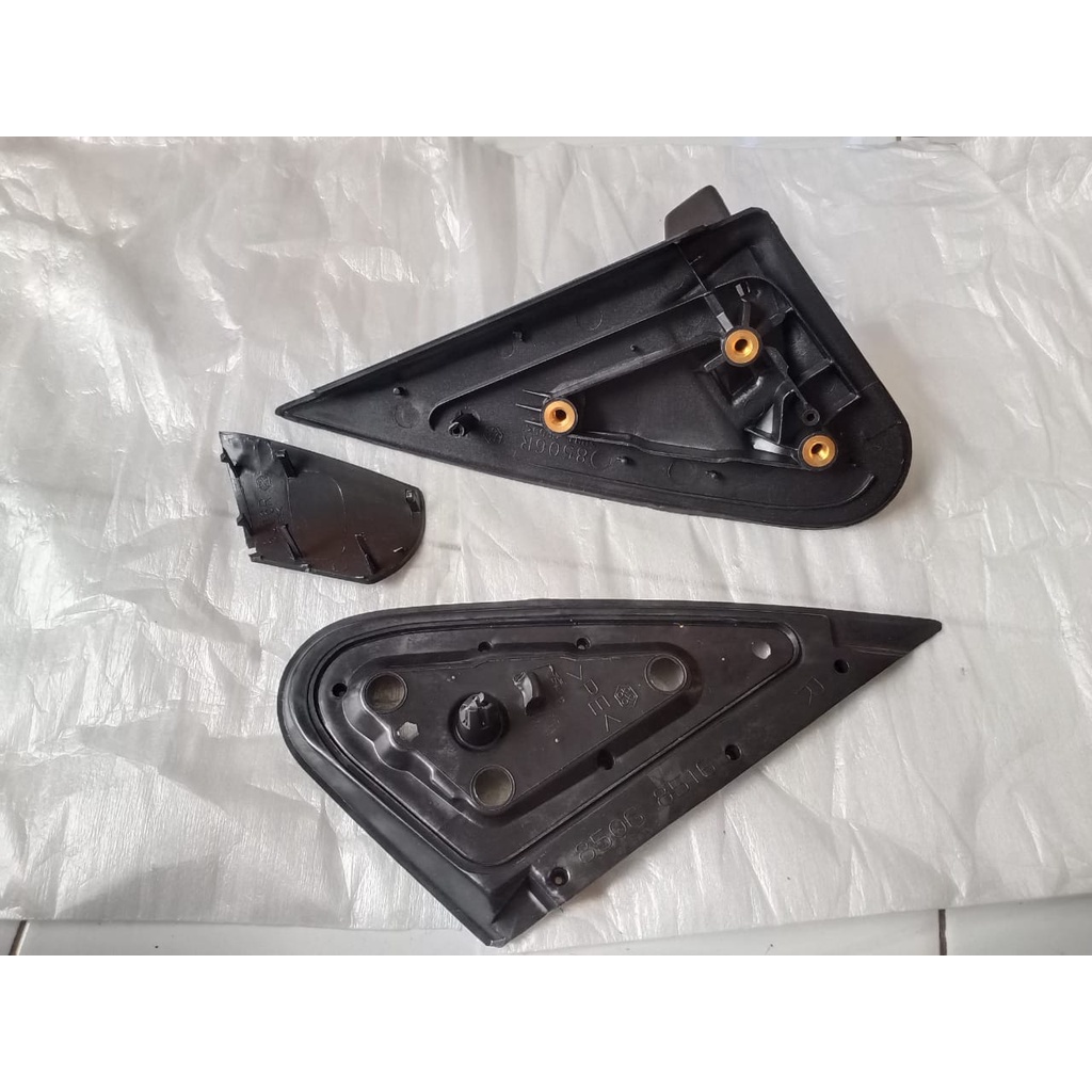 dudukan kaki spion toyota rush terios 2004-2014