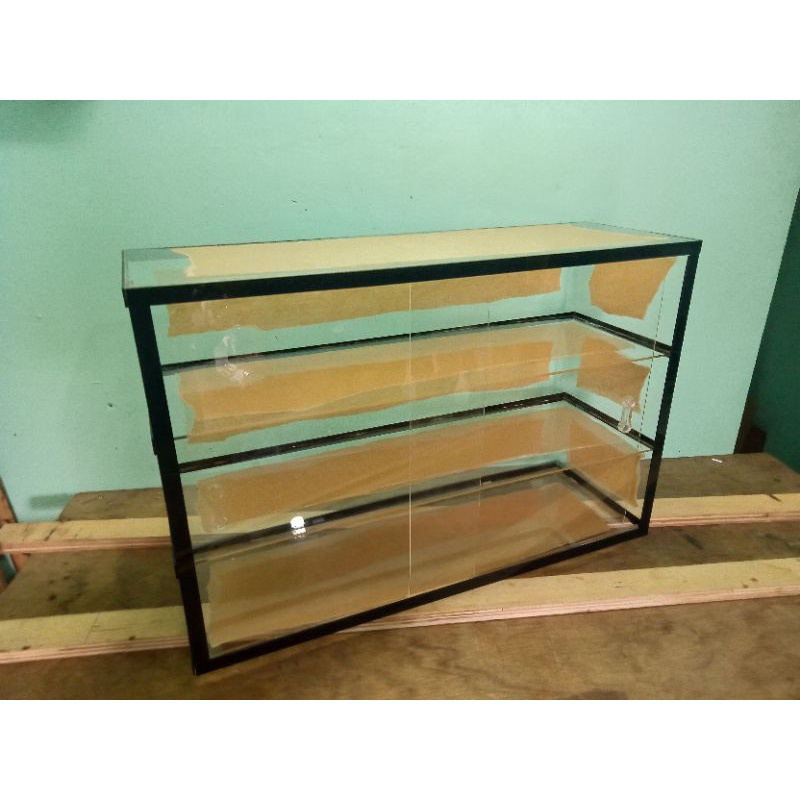 Etalase akrilik mini 3 susun