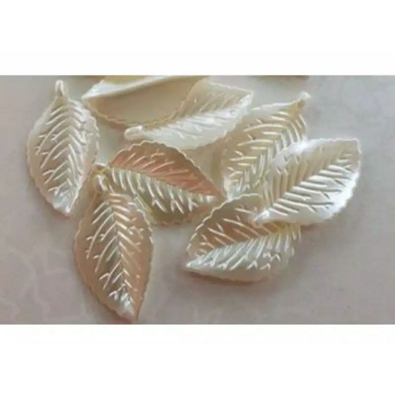 

manik manik akrilik daun 40 gr