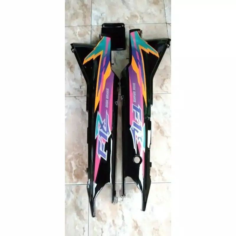 COVER BODY KANAN KIRI CRYPTON FORCE 1