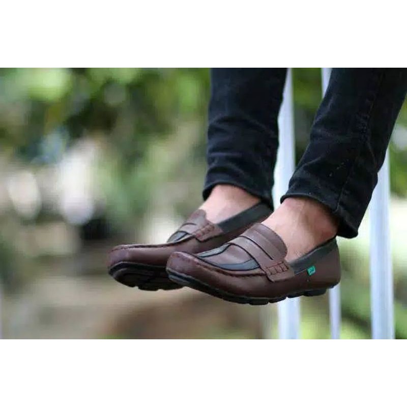 sepatu slip on pria
