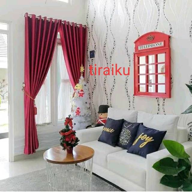 Gorden merah marun polos serat.