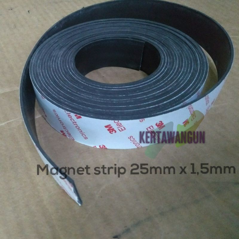 Magnet Strip flexible 25x1,5mm dengan lem doubletape 3M