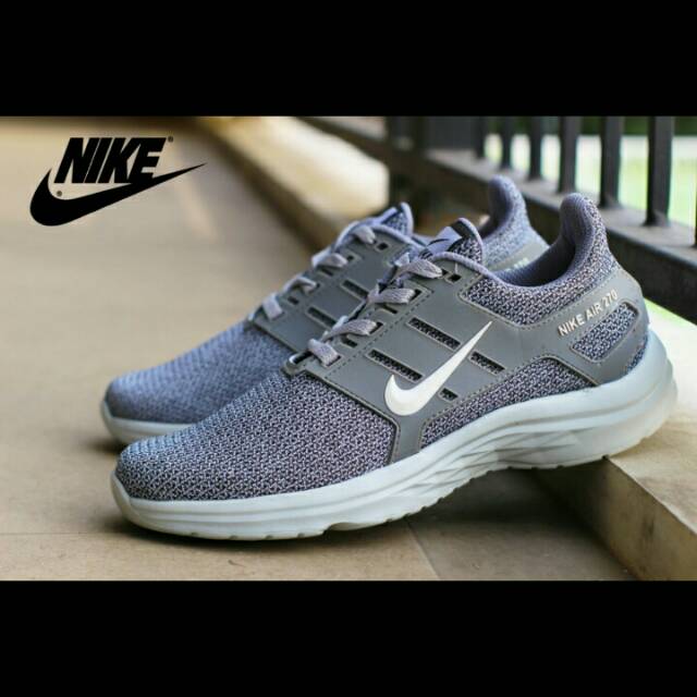  Sepatu  Nike  Hitam Putih Cowok