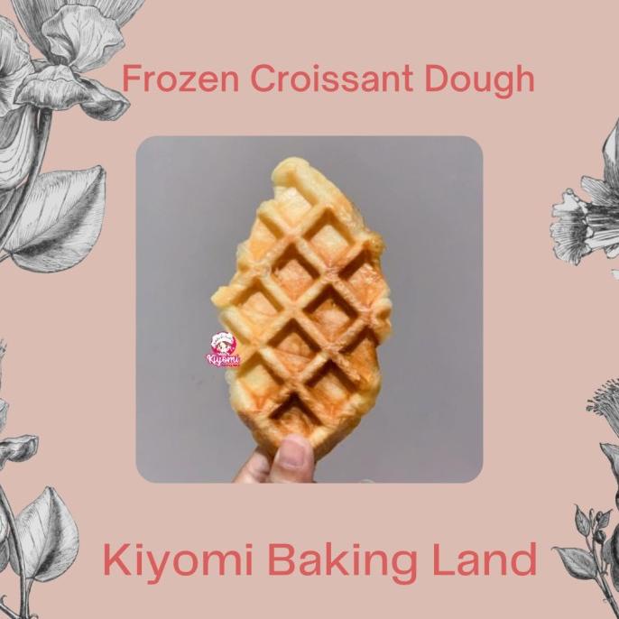

MAKANAN BEKU / FROZEN CROISSANT DOUGH @30 GRAM READY TO BAKE CROFFLE NON COD
