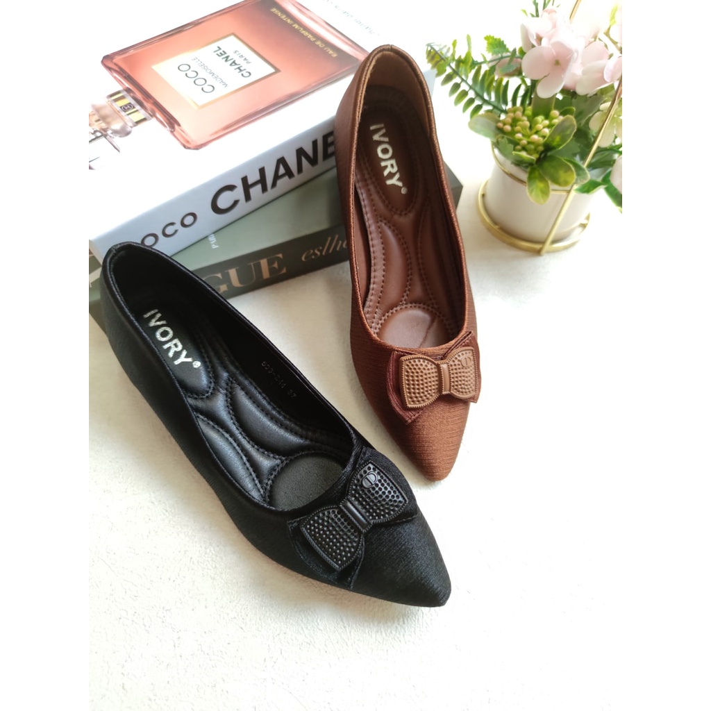 Ivory Sepatu Wanita Hak Pendek 4cm Kerja Satin 244 Hitam