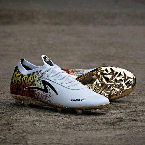 specs accelator lightspeed II IN EWAKlok SE WHITE ORIGINAL SEPATU BOLA legend series