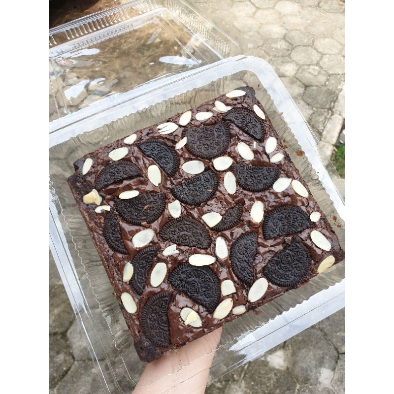 

Brownies Panggang Almond Oreo