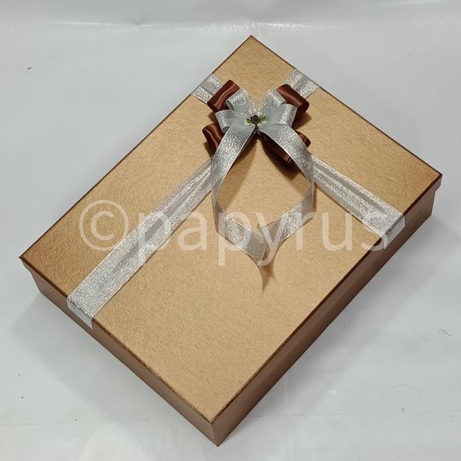 

Papyrus 30x40 Tinggi 10cm Kotak Kado Gift Box