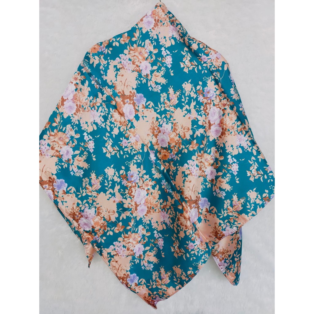 Hijab segi empat saten 110cm x 110cm Hijab motif