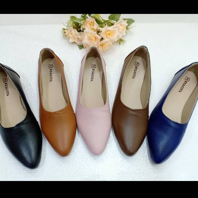 Sepatu pentopel kulit