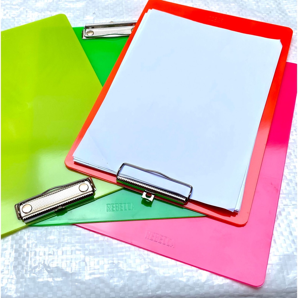 

CLIPBOARD / PAPAN DADA / PAPAN JALAN / ALAS UJIAN SAFARI BRAND