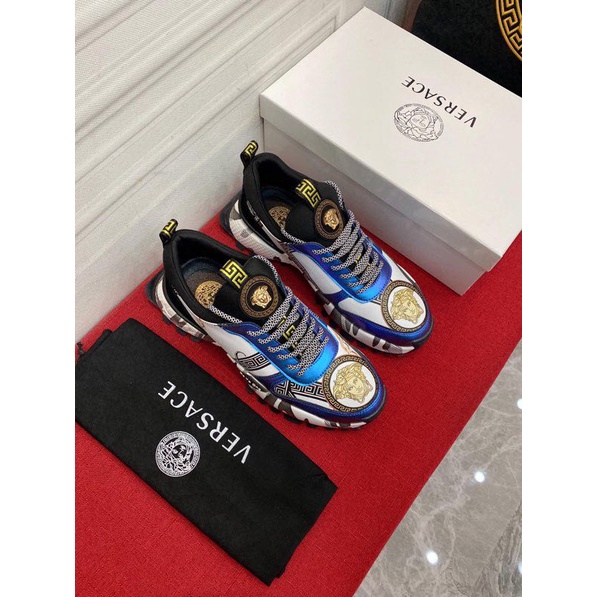 Versace's new carefully crafted men's trendy men's casual shoes