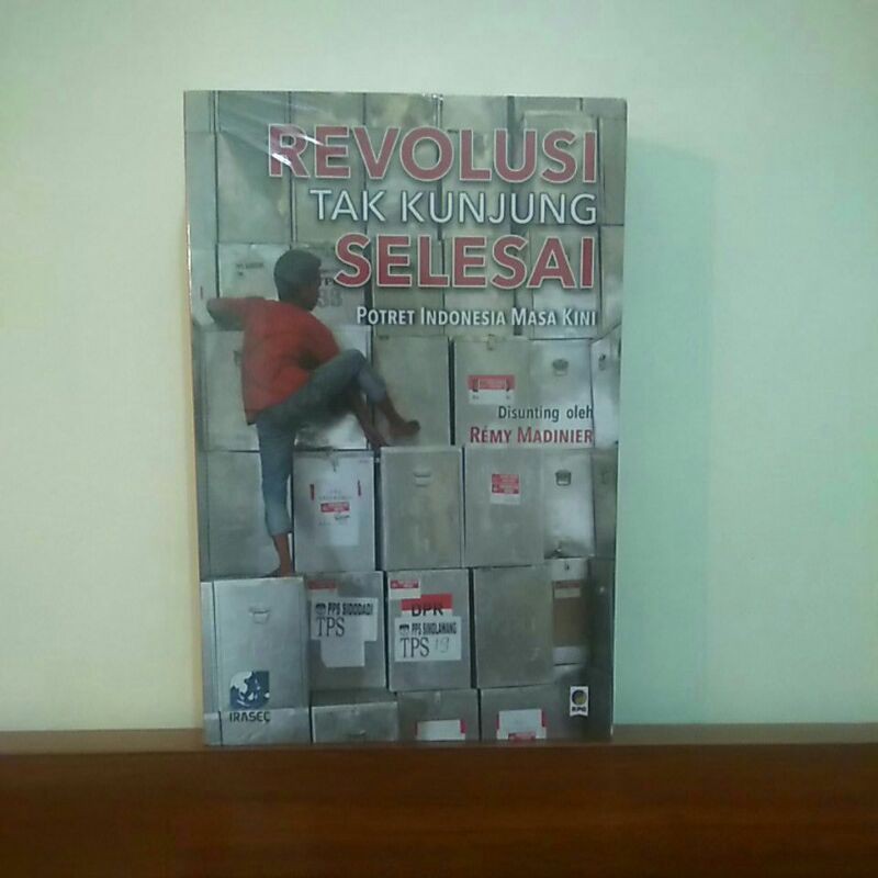 revolusi tak kunjung selesai, potret indonesia masakini, buku sejarah