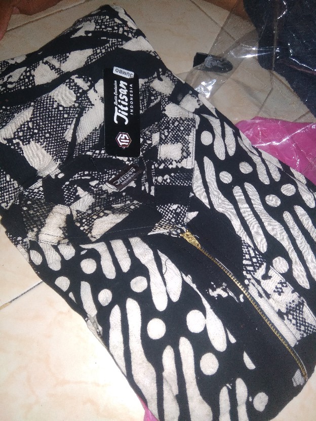 Gamis Batik Eksklusif Abstrak