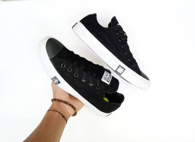 Converse Chuck Taylor x Undefeated