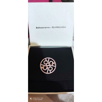 brooch buttonscarves x ria miranda new