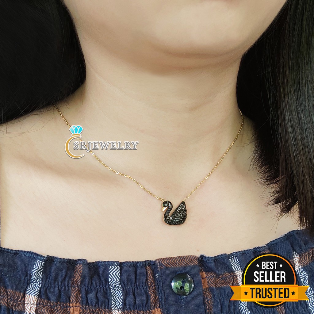 Kalung Swan Lake Hitam Rantai Emas Titanium / Kalung Choker