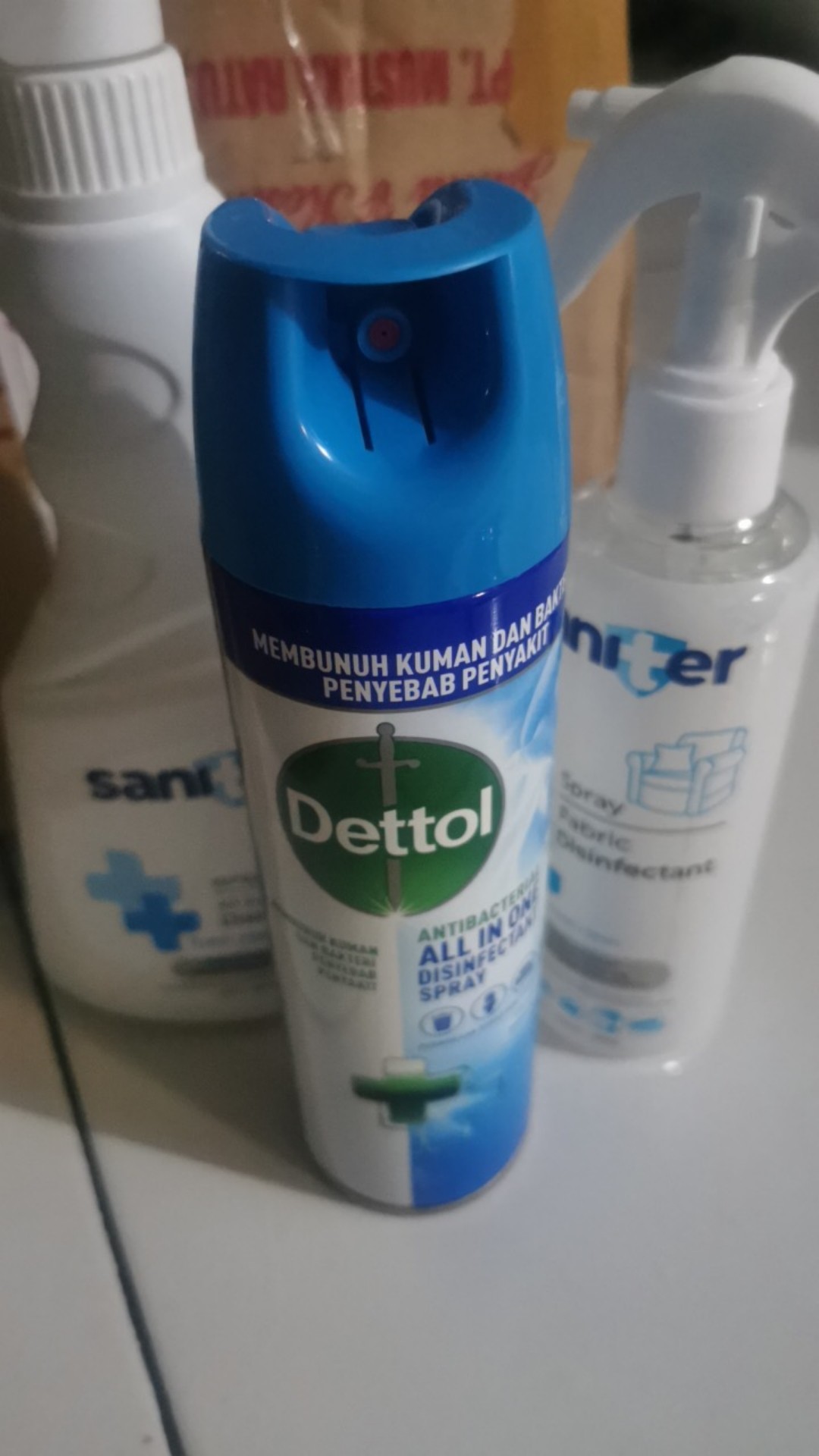 Desinfektan Spray Saniter Fabric Spray Cairan Desinfektan Kain Anti Kuman Bakteri 200 Ml