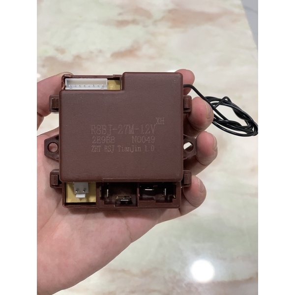 Receiver BOX R8BJ-27M-12V IC RECEIVER BOX MOBIL AKI REMOTE