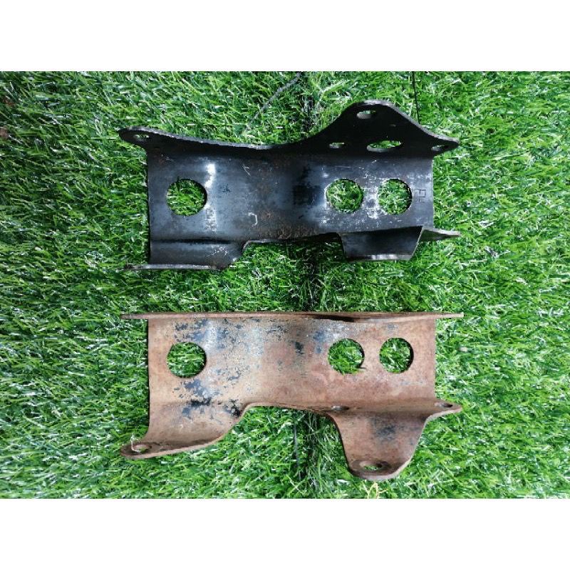 pangkon mesin suzuki thunder 125 original breaket mesin thunder 125 original