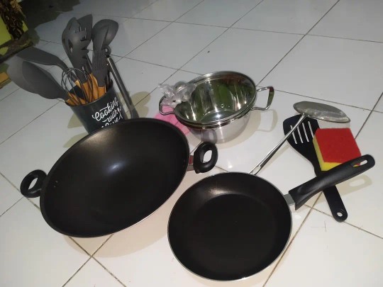 Maxim Valentino Set Wajan Teflon Spatula Sponge Murah Berkualitas