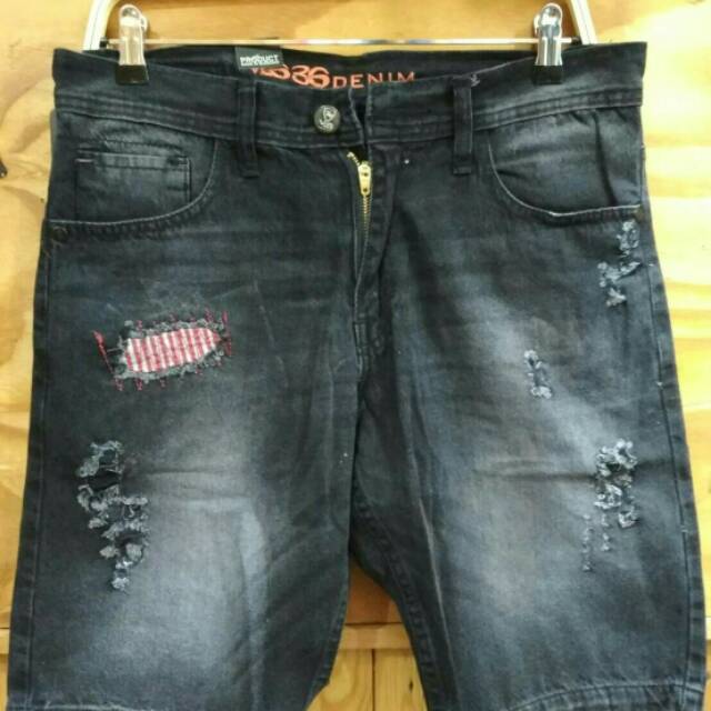 celana pendek levis sobek elegan