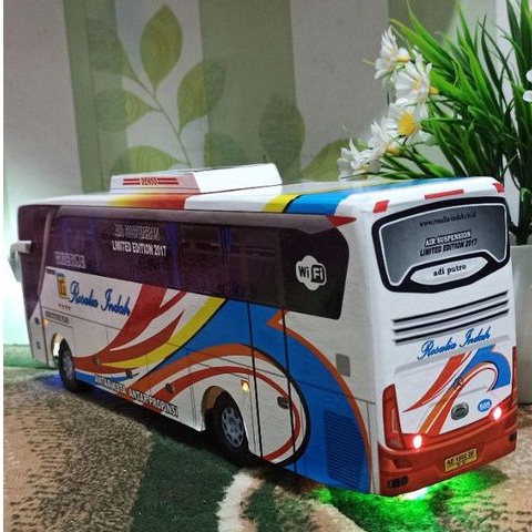 Miniatur bus bis / mainan bus bis rosalia putih plus lampu