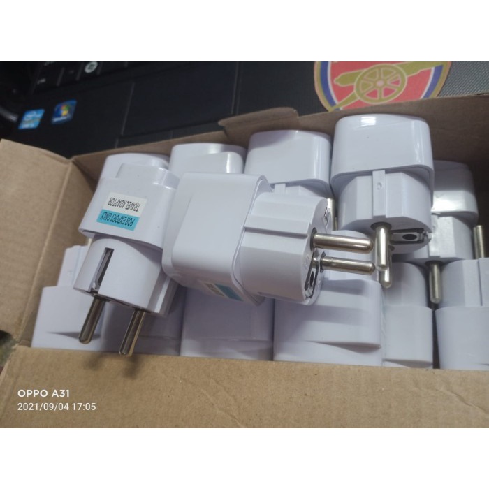 travel adaptor sambungan colokan EU AU UK US - UK