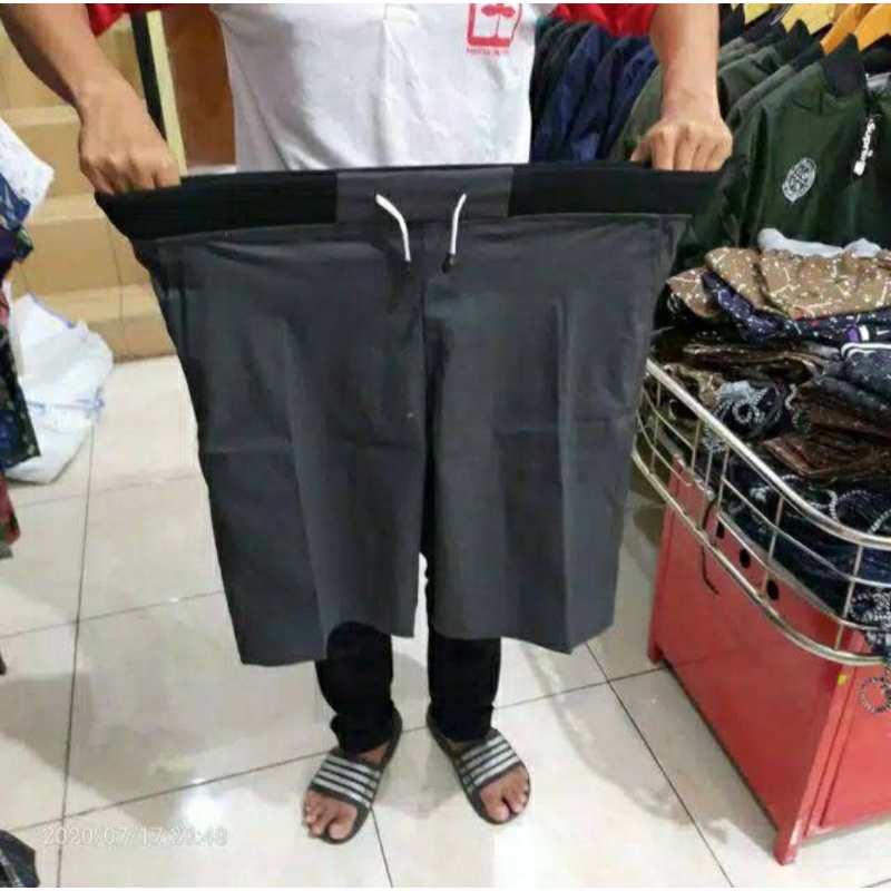 Celana jumbo pria pendek rip pinggang karet terlaris masa kini ukuran bigsize 29 sampai 42 terbaru