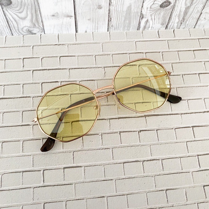 Kacamata lensa kuning