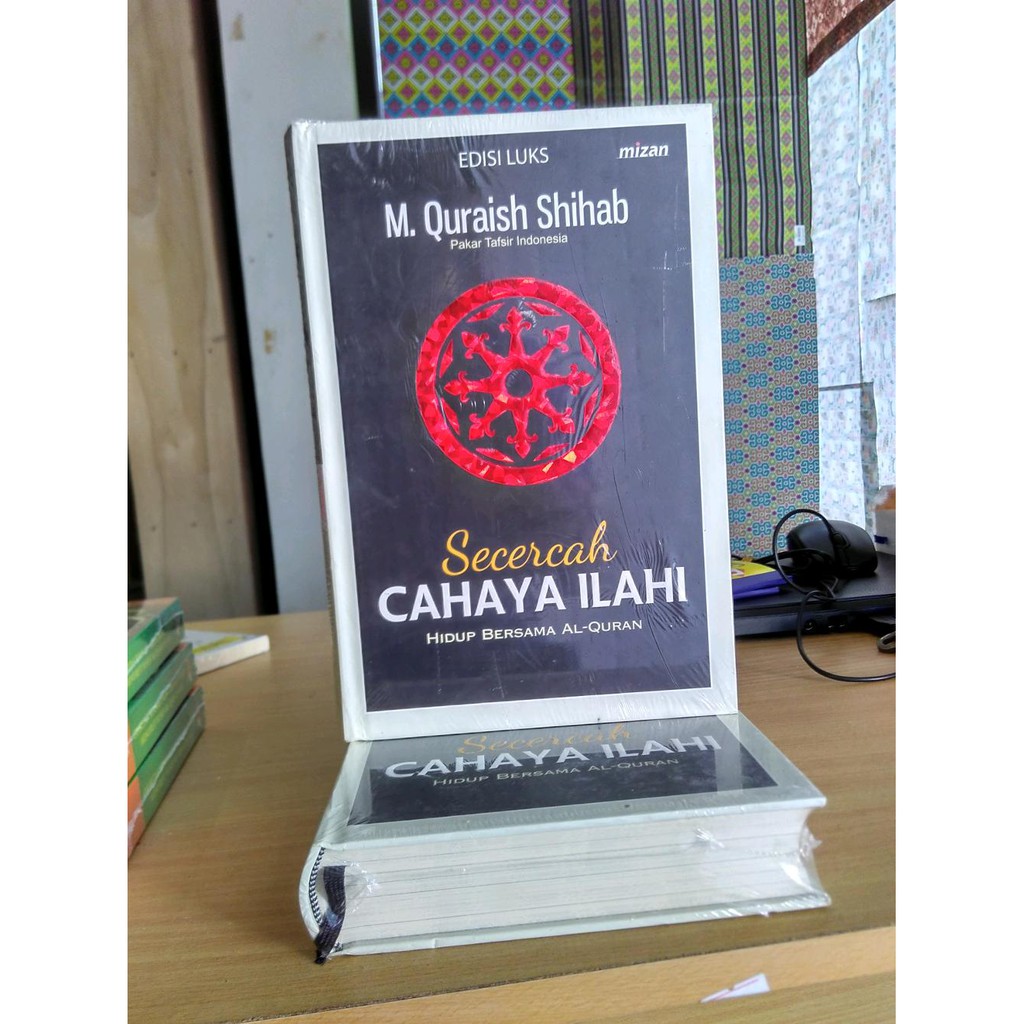 Secercah Cahaya Ilahi - M. Quraish Shihab