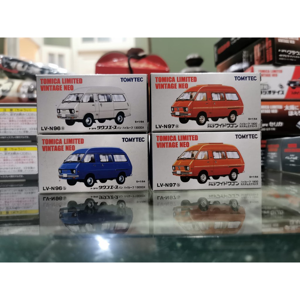 TOYOTA TOWNACE WAGON 96 a&b dan DAIHATSU DELTA WIDE WAGON 97 a&b scale 64 by Tomica LV-N
