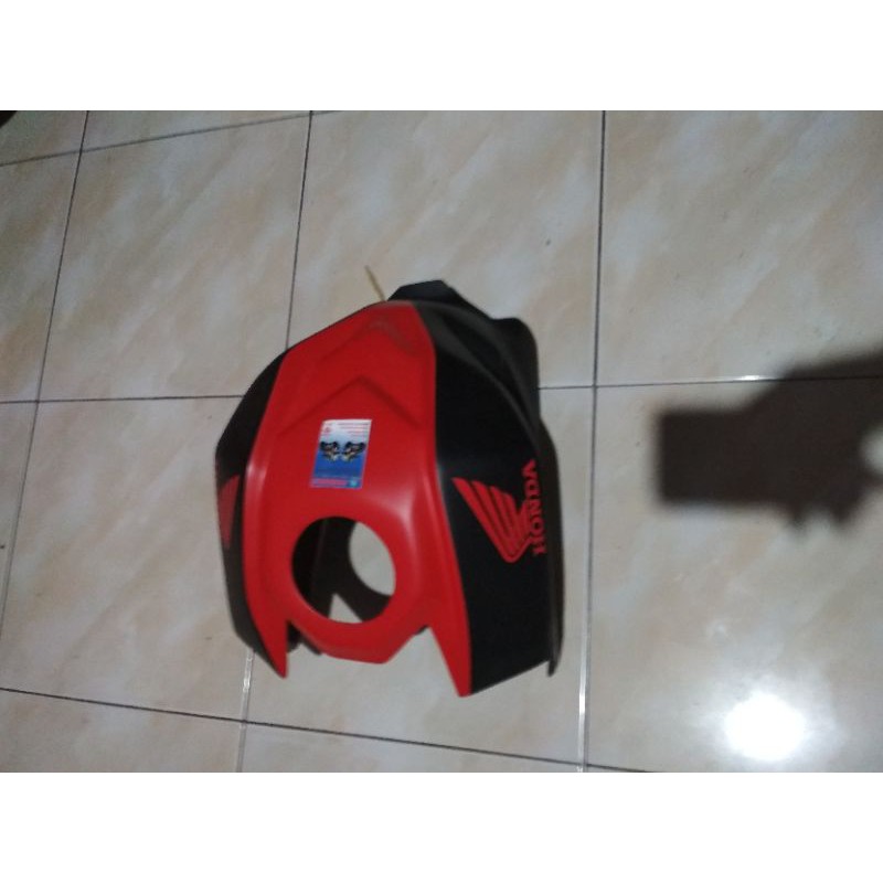 Kondom tangki Honda All New CB 150 R hitam doff list merah