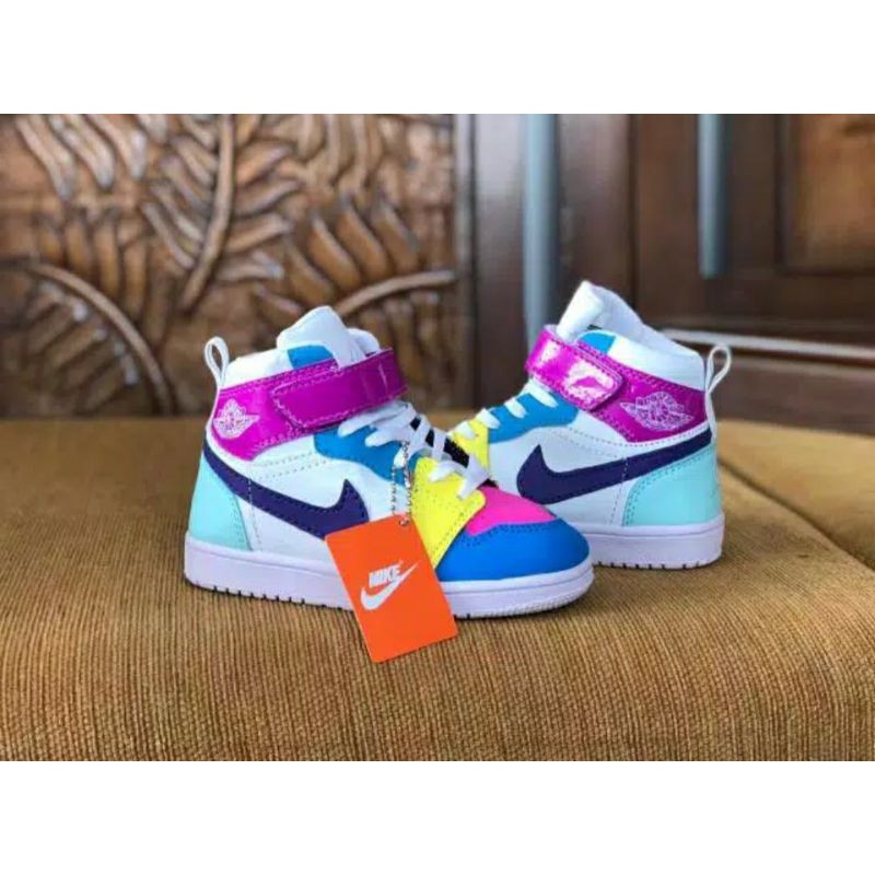 Sepatu anak perempuan NIKE AIR JORDAN anak / free box & kaus kaki .