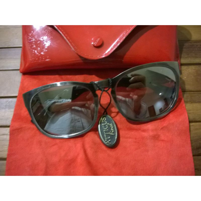 31. Kacamata Sunglasses Pria Wanita: Atticus
